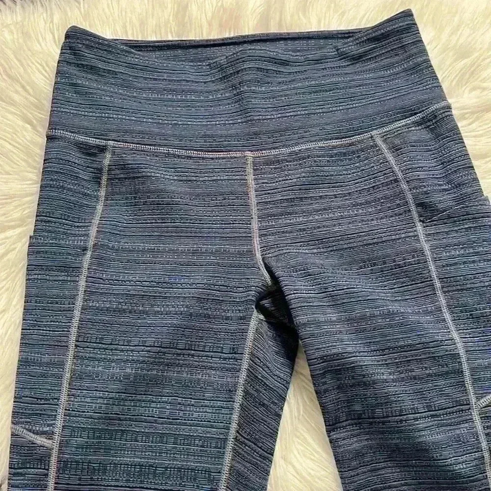 ATHLETA High Rise Capri Legging Blue Jacquard Mesh